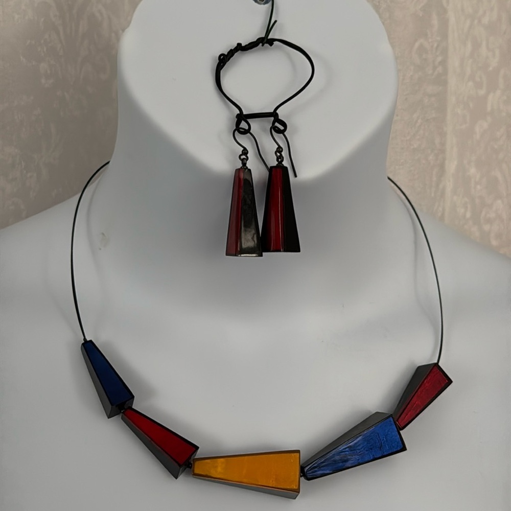 HANDMADE LUCITE NECKLACE & EARRING SET